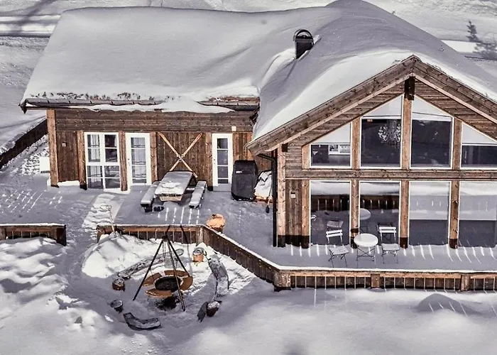 Modern Family Cabin By The Ski Lift *
